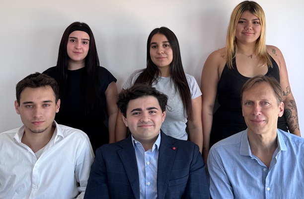 Staff de Orange Field